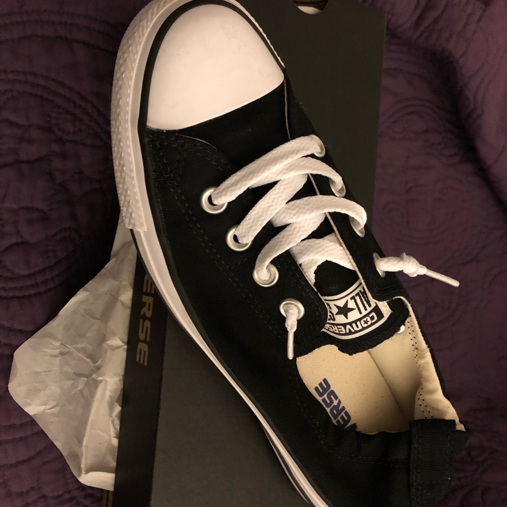 Size 8 converse shoes